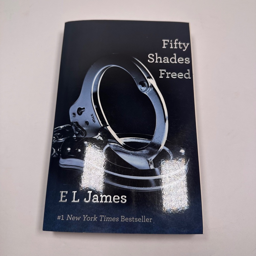 Fifty Shades Freed E L James Bestselling Novel Book‎ III Paperback excellent